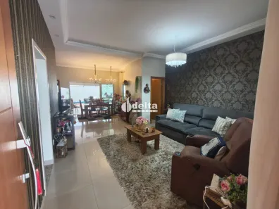 Casa de Condomínio com 3 Quartos para alugar, 268m² no Nova Uberlândia, Uberlândia