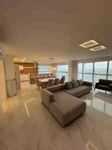 Apartamento com 4 Quartos para alugar, 200m² no , Itapema