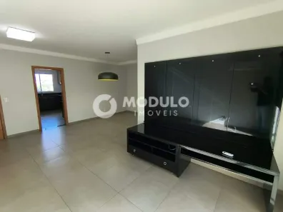 Apartamento com 3 Quartos para alugar, 120m² no Tabajaras, Uberlândia