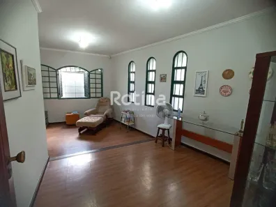 Casa com 3 Quartos à venda, 236m² no Lídice, Uberlândia