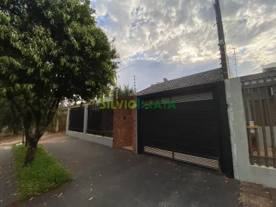 Casa com 3 Quartos para alugar, 161m² no Jardim Dias I, Maringá
