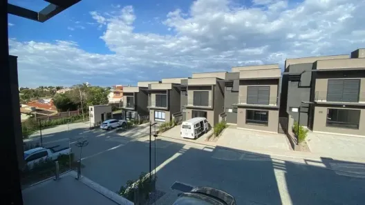 Casa com 3 Quartos para alugar, 142m² no Chácaras Silvania, Valinhos