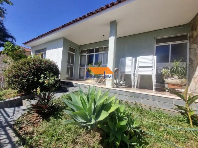 Casa com 4 quartos — Santa Amélia, Belo Horizonte