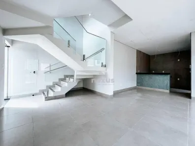 Sobrado com 3 Quartos à venda, 138m² no Novo Mundo, Uberlândia