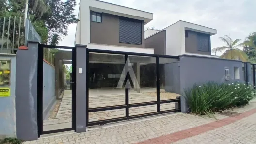 Sobrado com 4 Quartos à venda, 217m² no Saguaçu, Joinville