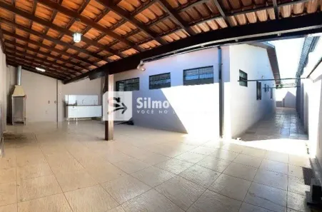 Casa com 3 Quartos para alugar, 175m² no Planalto, Uberlândia
