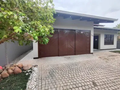 Casa com 3 Quartos à venda, 243m² no Saguaçu, Joinville
