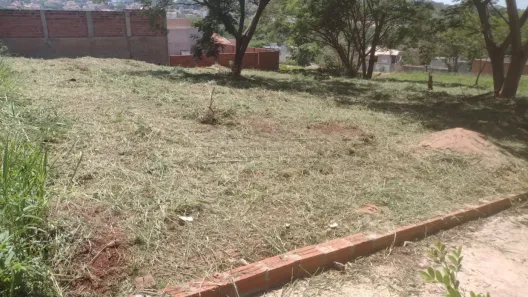 Lote/Terreno à venda, 250m² no Parque Laranjeiras, Araraquara