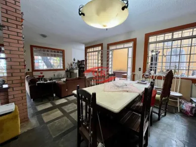 Casa com 3 Quartos à venda, 359m² no Buritis, Belo Horizonte