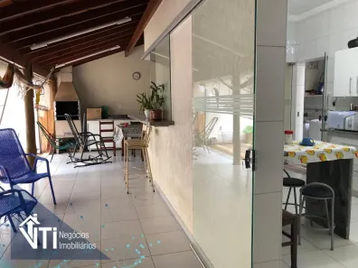 Sobrado com 4 Quartos à venda, 232m² no Jardim Piratininga, Franca