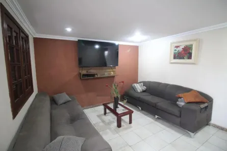 Casa com 5 Quartos à venda, 400m² no Conjunto Água Branca, Contagem