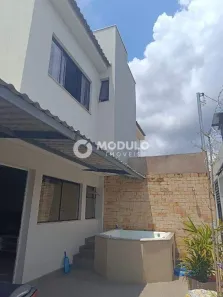 Sobrado com 2 Quartos à venda, 120m² no Cidade Jardim, Uberlândia