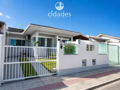 Casa com 2 Quartos para alugar, 49m² no Bela Vista, Palhoça