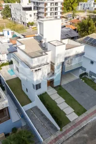 Casa de Condomínio com 3 Quartos à venda, 330m² no Jurerê, Florianópolis