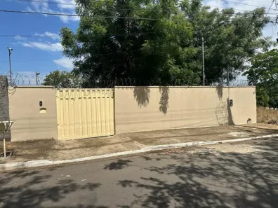 Casa com 3 Quartos para alugar, 300m² no Vila Rosa, Goiânia