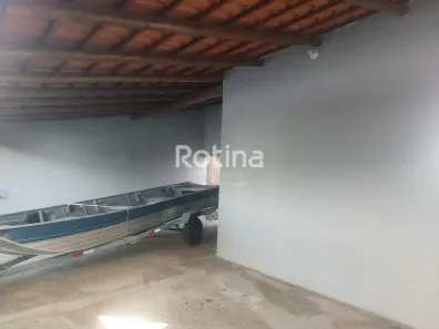 Casa com 3 Quartos para alugar, 120m² no Jardim Europa, Uberlândia