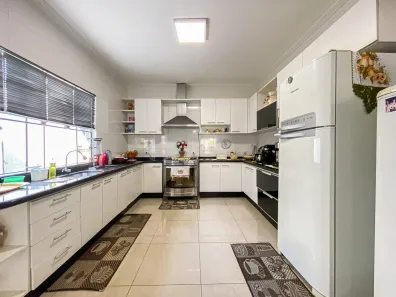 Casa com 3 Quartos à venda, 180m² no Jardim Montecatini, Cambé
