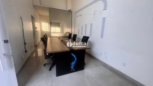 Ponto Comercial para alugar, 64m² no Segismundo Pereira, Uberlândia