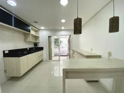 Casa com 3 Quartos para alugar, 180m² no Costa e Silva, Porto Alegre