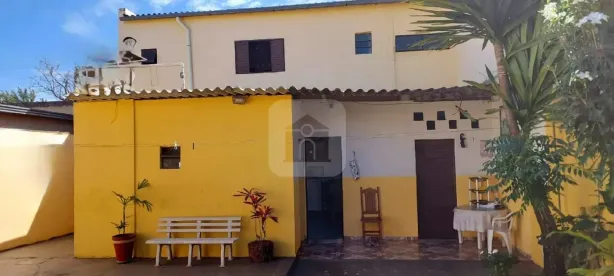 Sobrado com 3 Quartos à venda, 225m² no Morada da Colina, Uberlândia