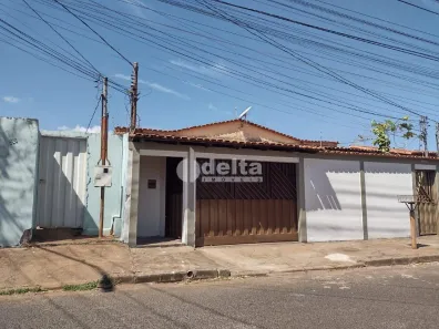 Casa com 3 Quartos à venda, 95m² no Segismundo Pereira, Uberlândia