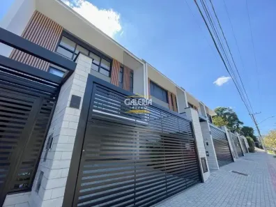 Sobrado com 3 Quartos à venda, 300m² no América, Joinville