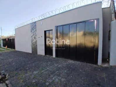 Casa com 3 Quartos para alugar, 245m² no Umuarama, Uberlândia