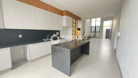 Casa com 3 Quartos para alugar, 150m² no Granada, Uberlândia