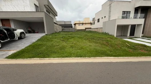 Lote/Terreno à venda, 300m² no Jardins Bolonha, Senador Canedo