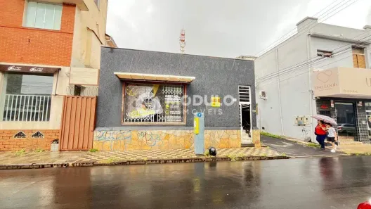 Prédio Comercial para alugar, 100m² no Centro, Uberlândia