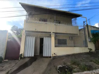 Sobrado com 3 Quartos à venda, 200m² no Araés, Cuiabá