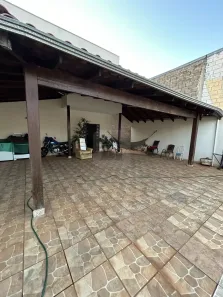 Casa com 5 Quartos para alugar, 360m² no Segismundo Pereira, Uberlândia