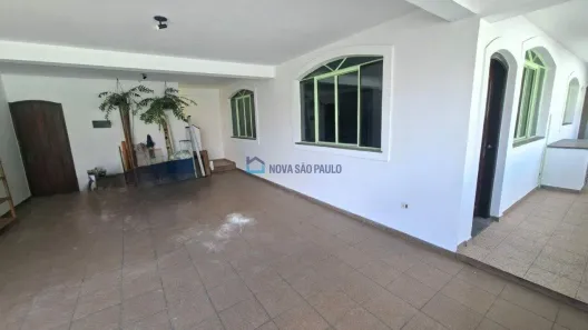Casa com 3 Quartos para alugar, 220m² no Vila Babilônia, São Paulo