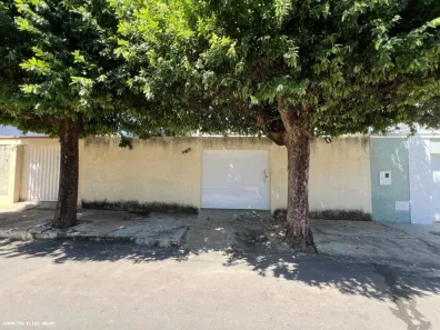Casa com 3 Quartos à venda, 130m² no Guanambi, Guanambi