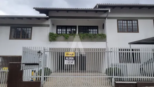Casa com 3 Quartos para alugar, 145m² no Bom Retiro, Joinville