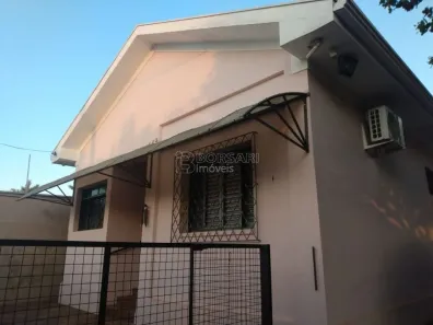 Casa com 3 Quartos para alugar, 177m² no Centro, Araraquara