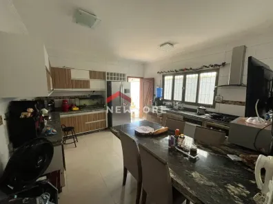 Sobrado com 3 Quartos à venda, 300m² no Melvi, Praia Grande
