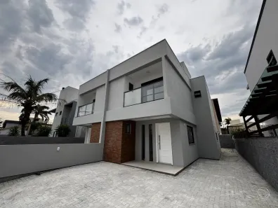Casa com 3 Quartos à venda, 142m² no Carianos, Florianópolis