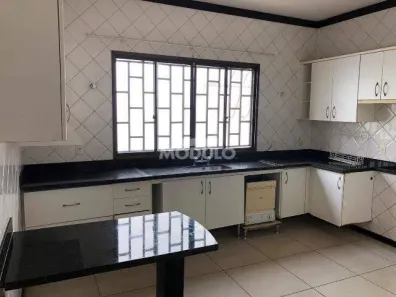 Casa com 4 Quartos para alugar, 290m² no Vigilato Pereira, Uberlândia