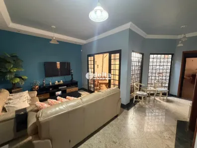 Casa com 3 Quartos à venda, 186m² no Alto Umuarama, Uberlândia