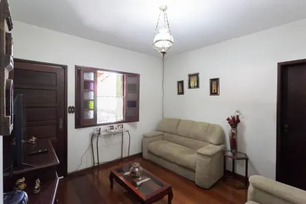 Casa com 5 Quartos à venda, 300m² no Ressaca, Contagem