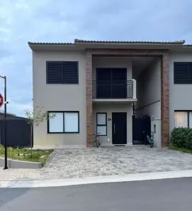 Casa de Condomínio com 3 Quartos para alugar, 121m² no Jardim Santa Helena, Valinhos