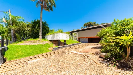 Casa com 4 Quartos para alugar, 220m² no Batel, Curitiba