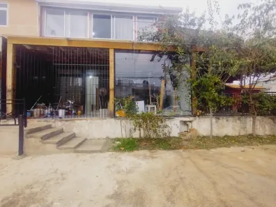 Casa com 2 Quartos para alugar, 65m² no Cajuru, Curitiba