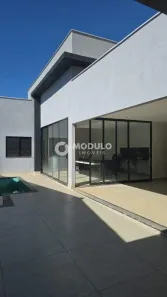 Casa com 3 Quartos à venda, 195m² no Jardim Patrícia, Uberlândia