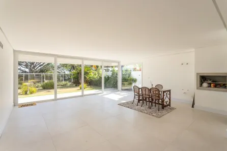 Apartamento com 3 Quartos para alugar, 350m² no Vila Assunção, Porto Alegre