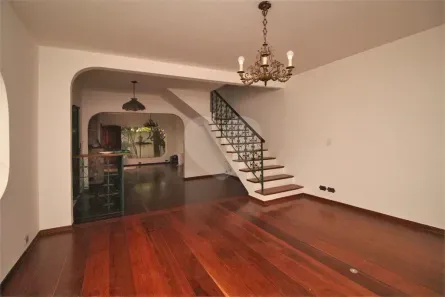 Casa com 3 Quartos à venda, 247m² no Vila Mariana, São Paulo