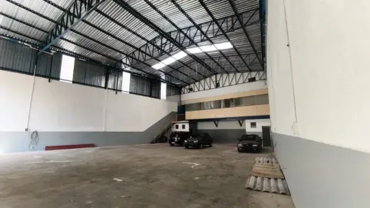 Galpão/Depósito/Armazém para venda ou aluguel, 480m² no Batistini, São Bernardo do Campo