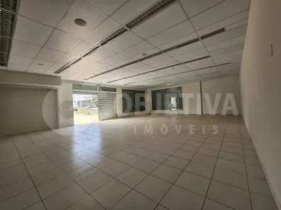 Ponto Comercial para alugar, 300m² no Novo Mundo, Uberlândia