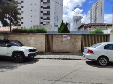 Casa com 3 Quartos para alugar, 247m² no Maurício de Nassau, Caruaru